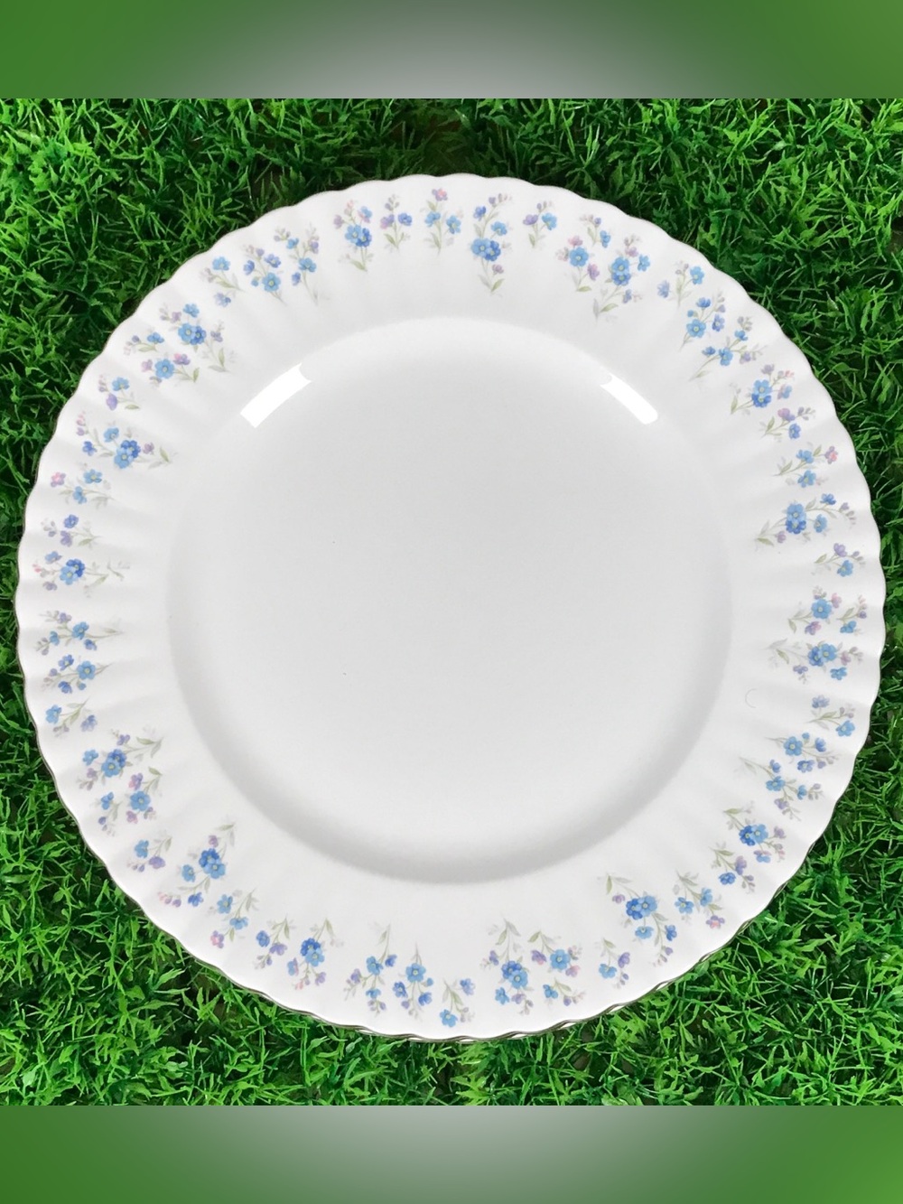Royal Albert Bone China ‘Memory Lane’ Dinner Plates  (5)